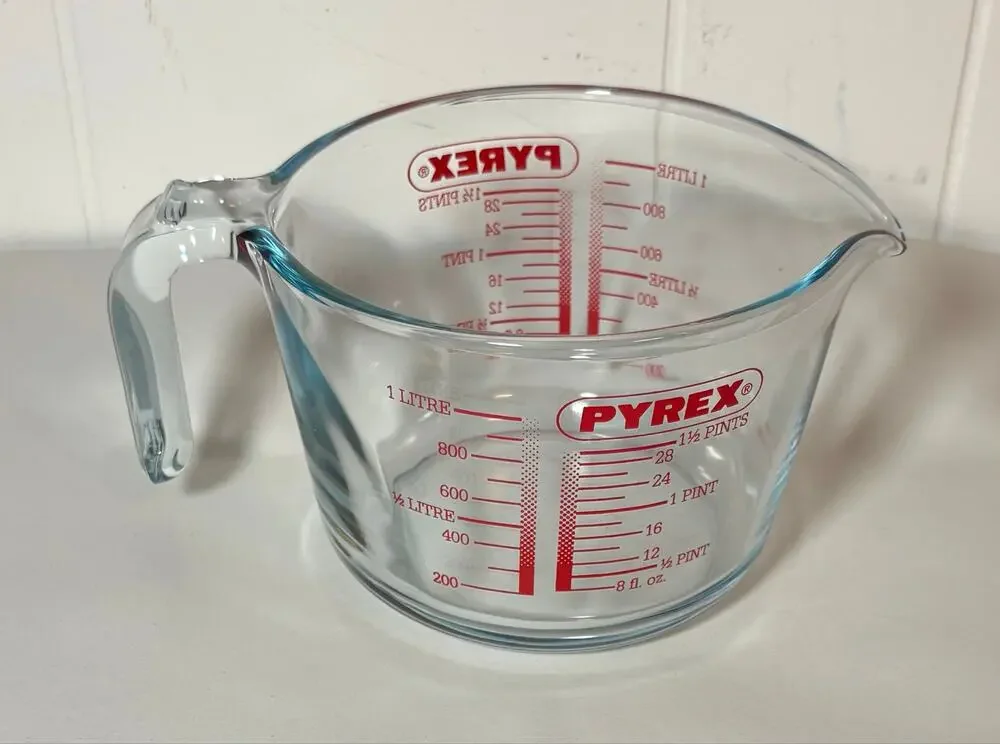 Vintage 1980’s PYREX UK European Metric 1 Litre/ 1.5 Pint Measuring Cup